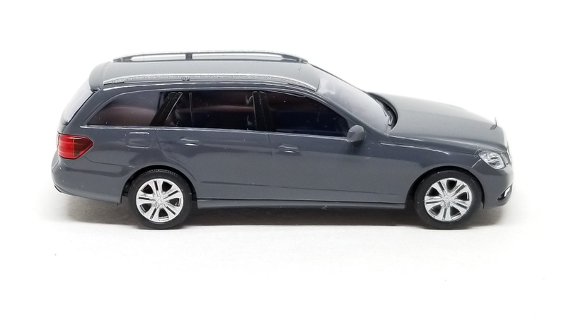 Illustration for article titled Surprise Saturday: Busch HO Scale Mercedes-Benz E-Class Wagon